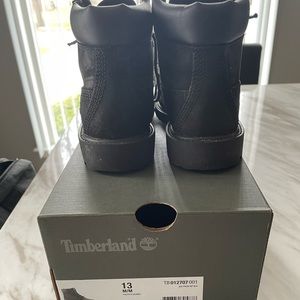 Black Timberland boots for boys or girls age (4-6)